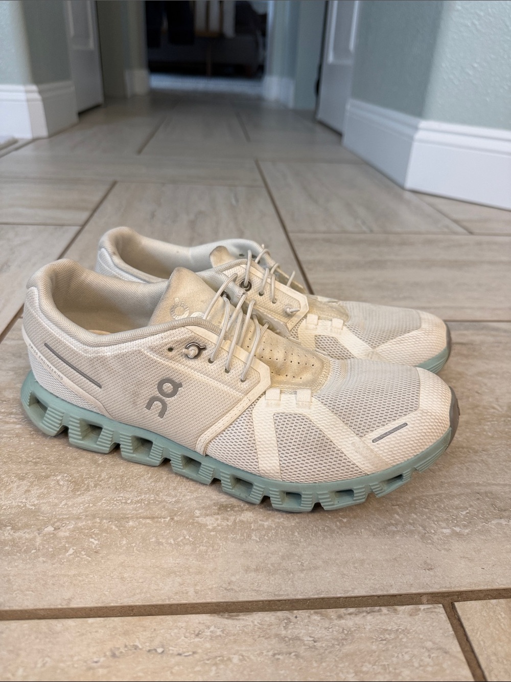On Cloud 5 Women's Size 11